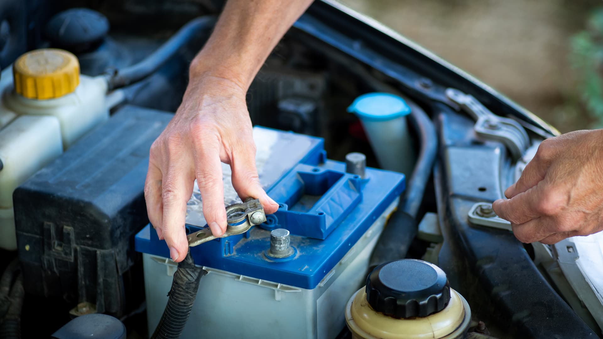The Top Benefits of Using a 12 V Battery for Your Vehicle
